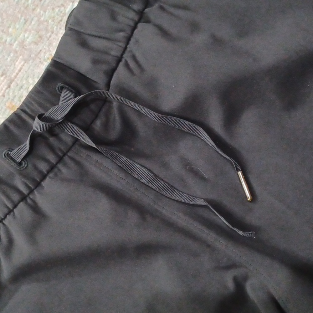 Lululemon On The Fly Short - Picture 4 of 9